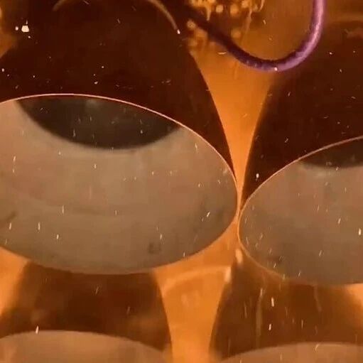 3000°C地狱正中央，SpaceX在33台猛禽发动机下藏了台摄像机，它凭什么没被烧成铁水？