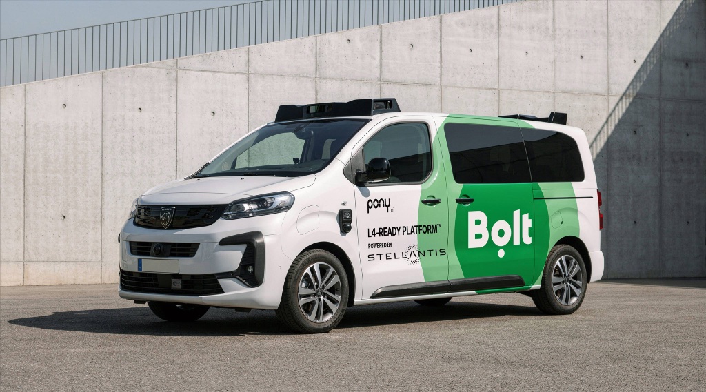 Robotaxi收入同比增691%，小马智行迎来规模化考验